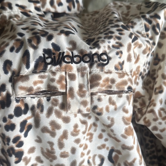 Billabong Leopard-Print Hooded Ski Jacket in Cream, Brown & Black - Picture 3 of 16